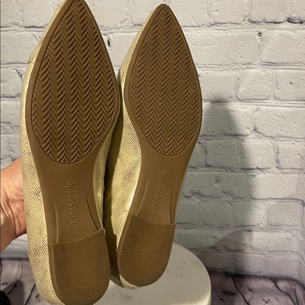 Life Stride Gold Pointe Toe Textured Flats NWOT Sz 6.5 - Picture 6 of 9